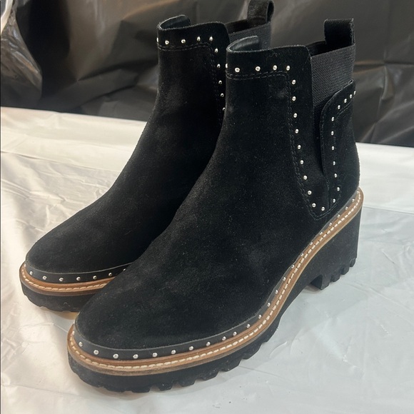 Dolce Vita Chelsea Studded boot Lug Sole 8.5 black suede